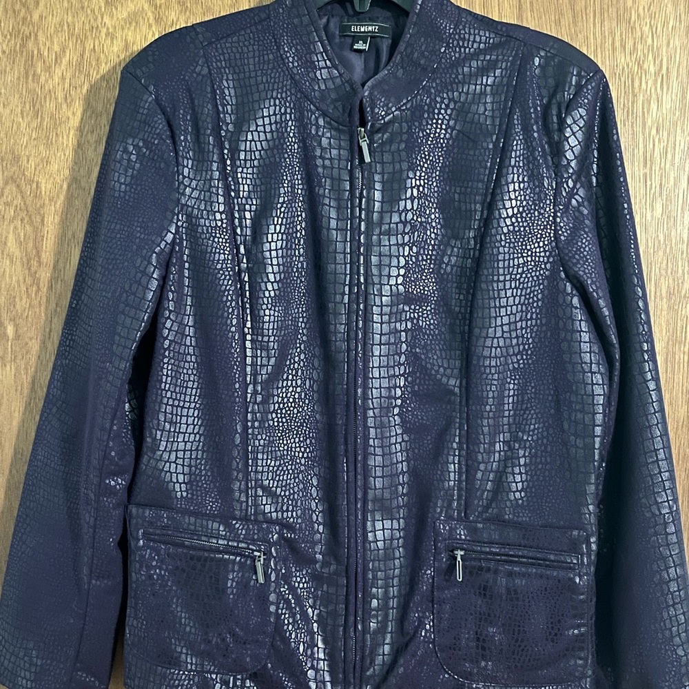Jacket - Picture 1 of 8
